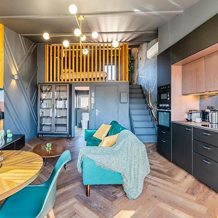Loft En Ville - Duplex Terrasse Coeur Historique Avec Vue Degagee & Parking Souterrain Offert La Ciotat Buitenkant foto