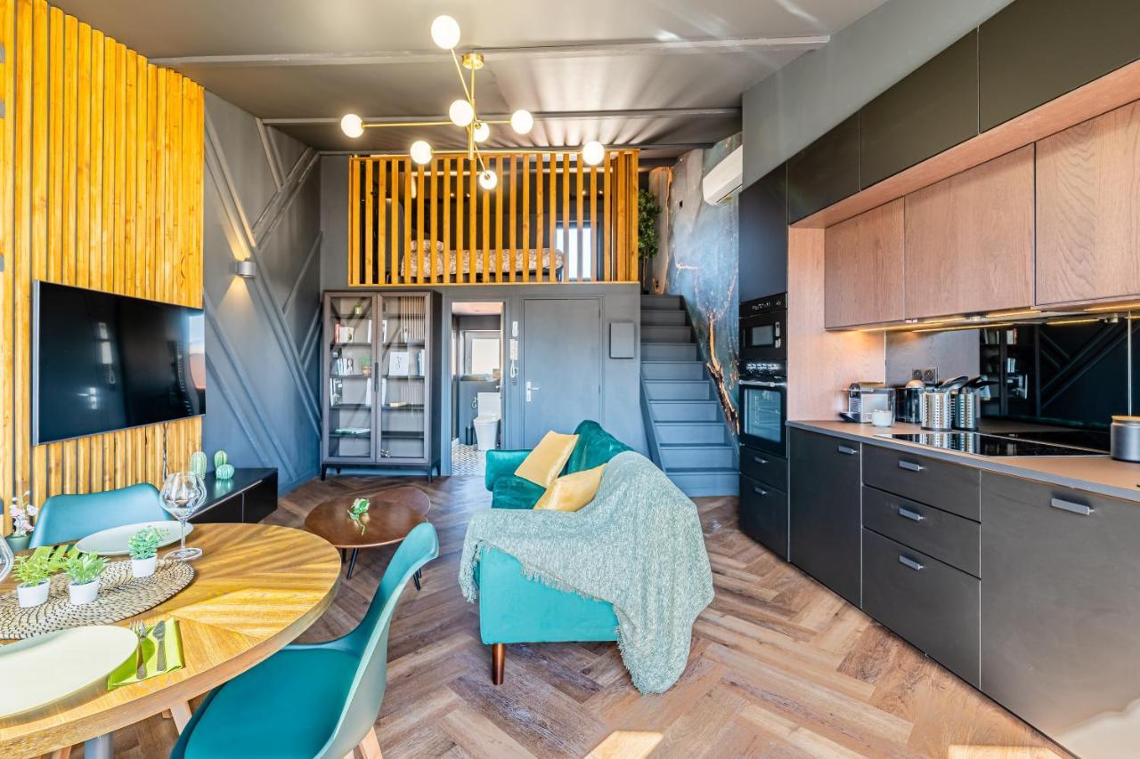 Loft En Ville - Duplex Terrasse Coeur Historique Avec Vue Degagee & Parking Souterrain Offert La Ciotat Buitenkant foto