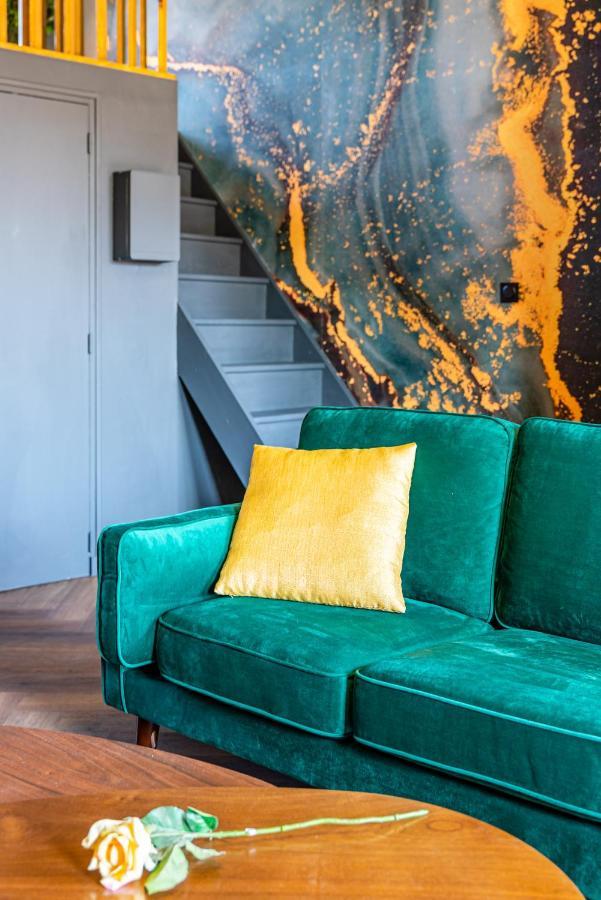 Loft En Ville - Duplex Terrasse Coeur Historique Avec Vue Degagee & Parking Souterrain Offert La Ciotat Buitenkant foto