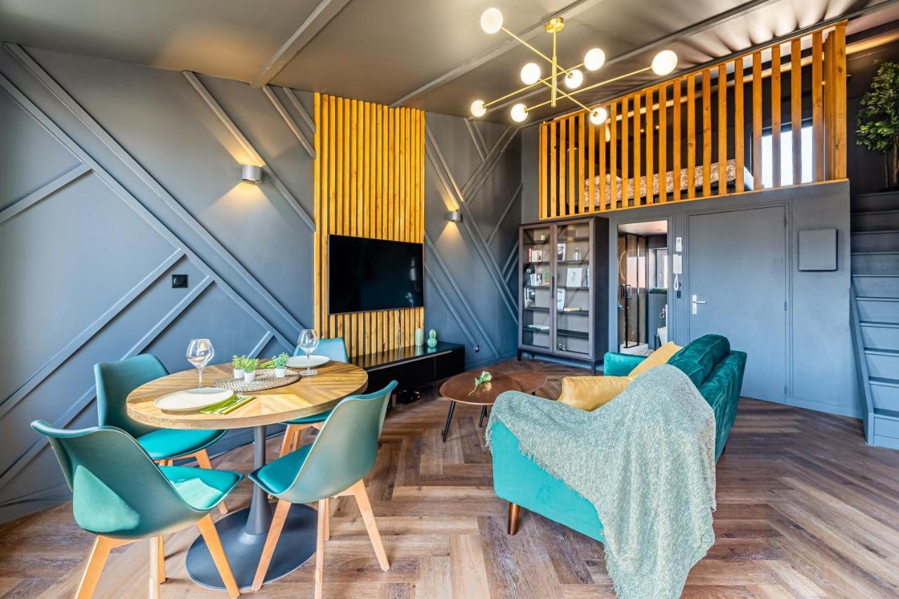 Loft En Ville - Duplex Terrasse Coeur Historique Avec Vue Degagee & Parking Souterrain Offert La Ciotat Buitenkant foto